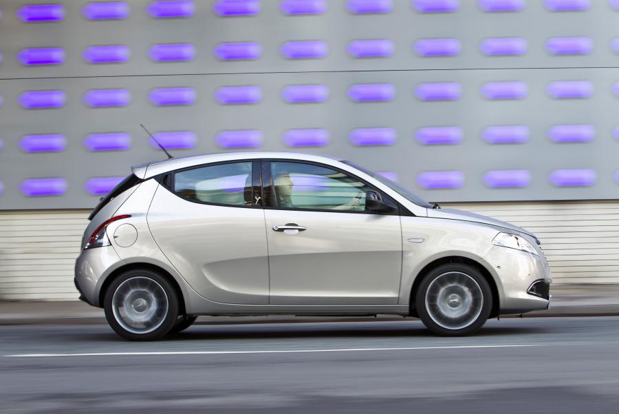 Chrysler Ypsilon 2011 года  (фото 43 из 50)